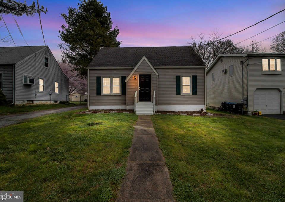 1st image of 30 Laurel Ave