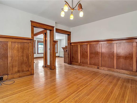 4th image of 309 Bedford Ave