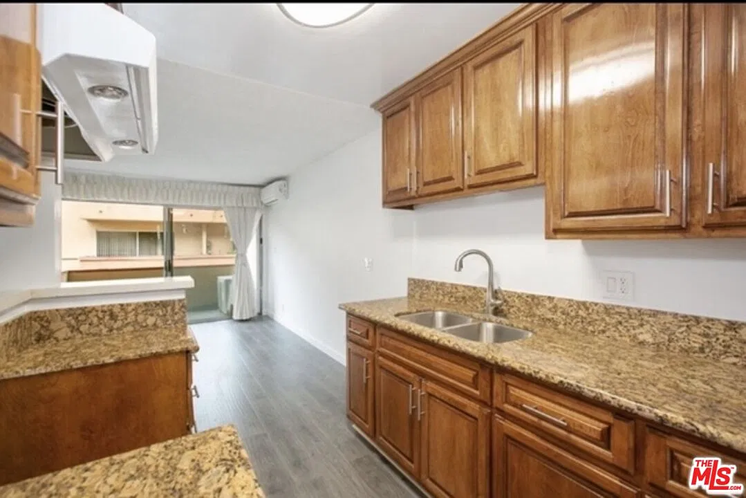 Building Photo - 855 Victor Ave #210