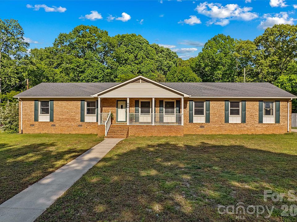 1st image of 868 Fieldstone Rd