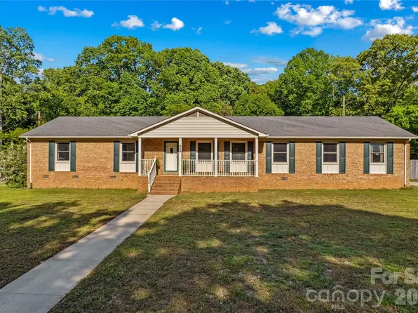 868 Fieldstone Rd, Mooresville, NC 28115