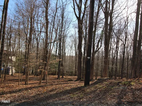 14 Wildwood Ct W, Lake Ariel, PA 18436