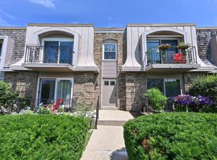 7530 N Port Washington Rd APT 201, Fox Point, WI 53217