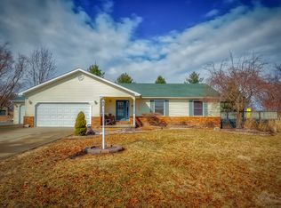 108 Countryview Lake Dr, Brighton, IL