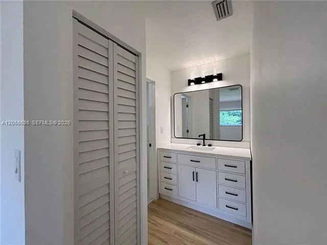 2 bed, 2.0 bath, 1282 sqft, $3,300 — Photo 3