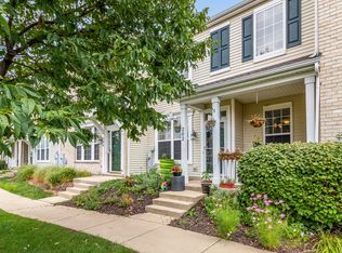 202 Springbrook Trl S, Oswego, IL 60543