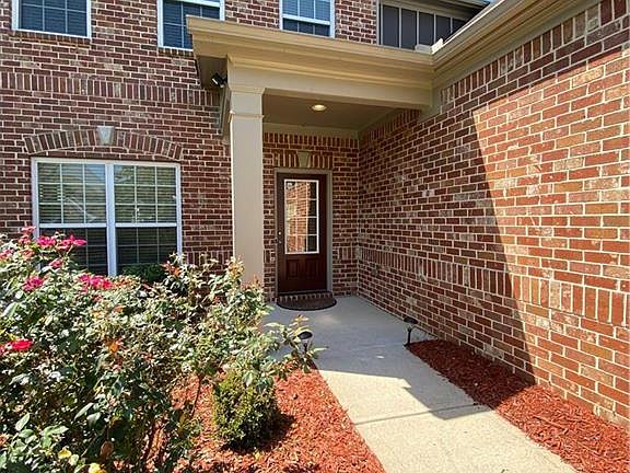 3rd image of 3935 Brookhollow Dr