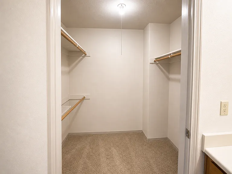 Riverbend Apartments — Photo 23
