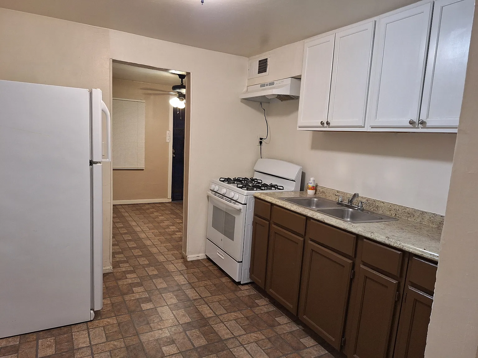 2 bed, 700 sqft, $750 — Photo 4