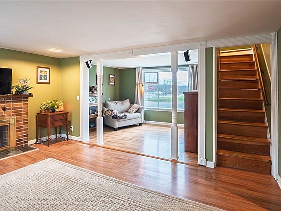 4th image of 2446 Browncroft Blvd