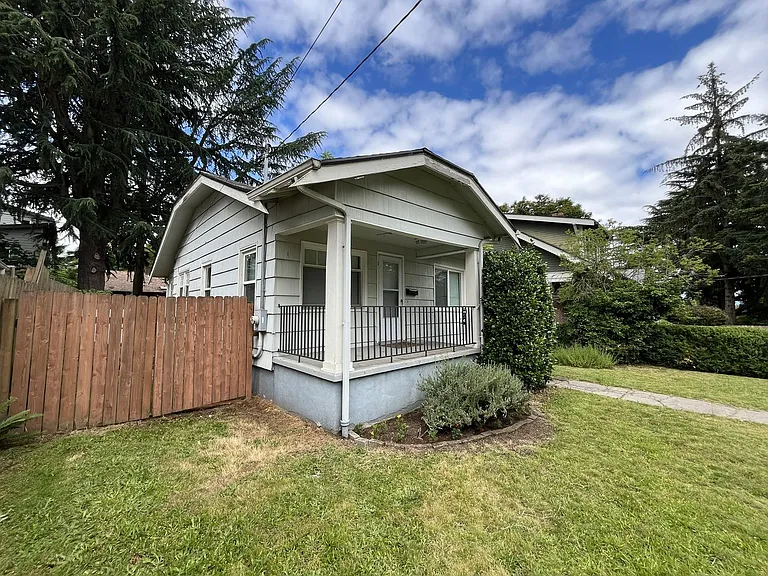 5619 NE 26th Ave — Photo 1