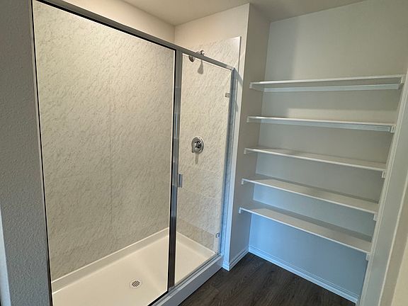 2nd image of 924 Jefferson Way