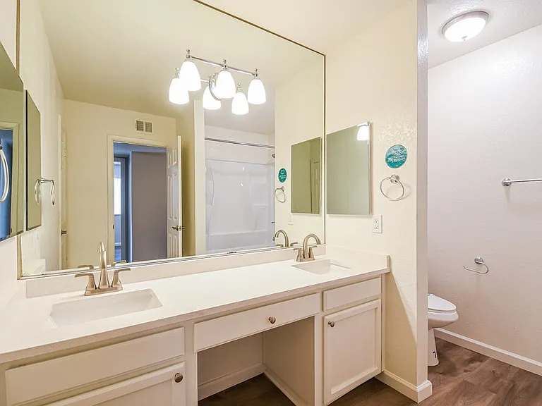 301 E Keogh Dr — Photo 11