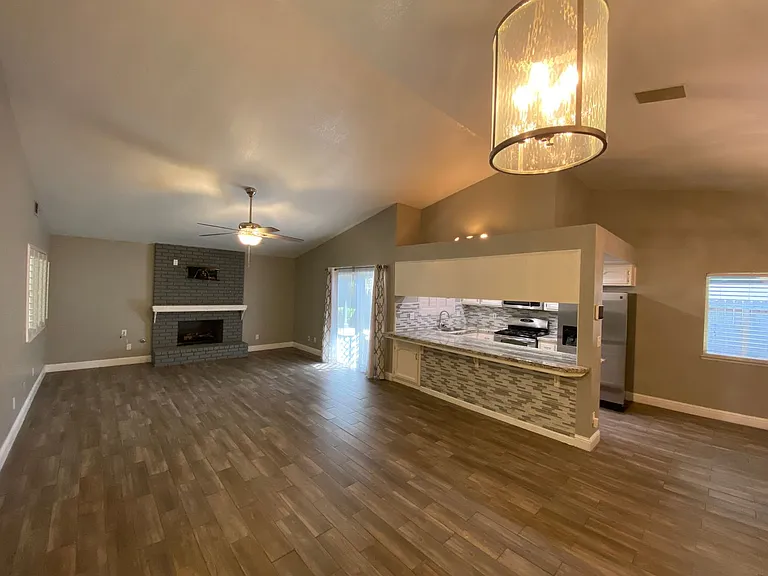934 N Kent St — Photo 2