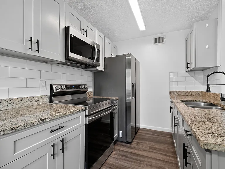 451 Mercury Ave SE #201 — Photo 9