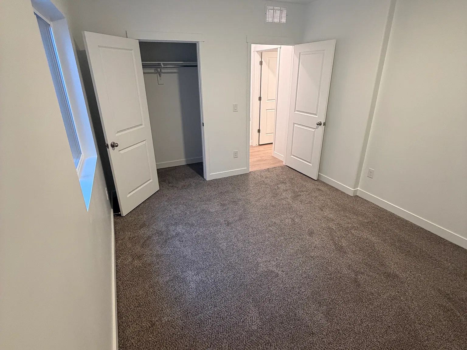 4 bed, 3.5 bath, 2405 sqft, $3,000 — Photo 4