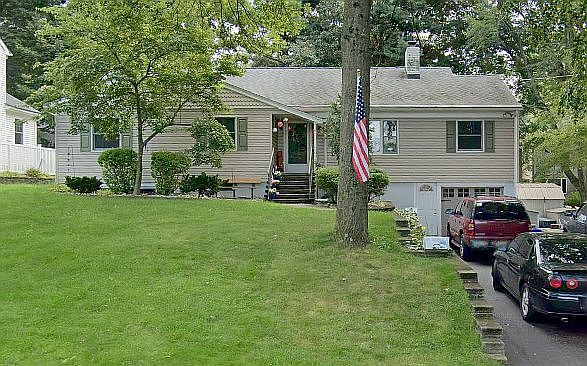 1st image of 16 Buckingham Dr