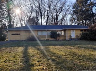 10 Wyndemere Rd, Bloomfield, CT 06002