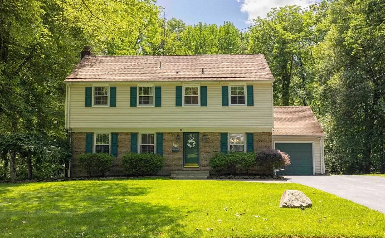 Delview 4bed 2.5 Bath — Photo 1