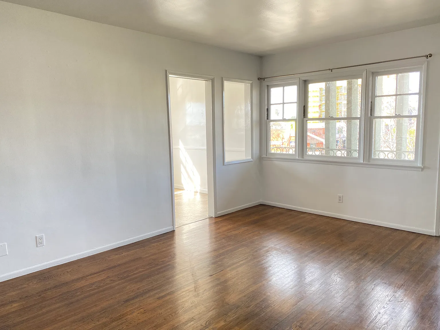 1 bed, 700 sqft, $1,999 — Photo 2