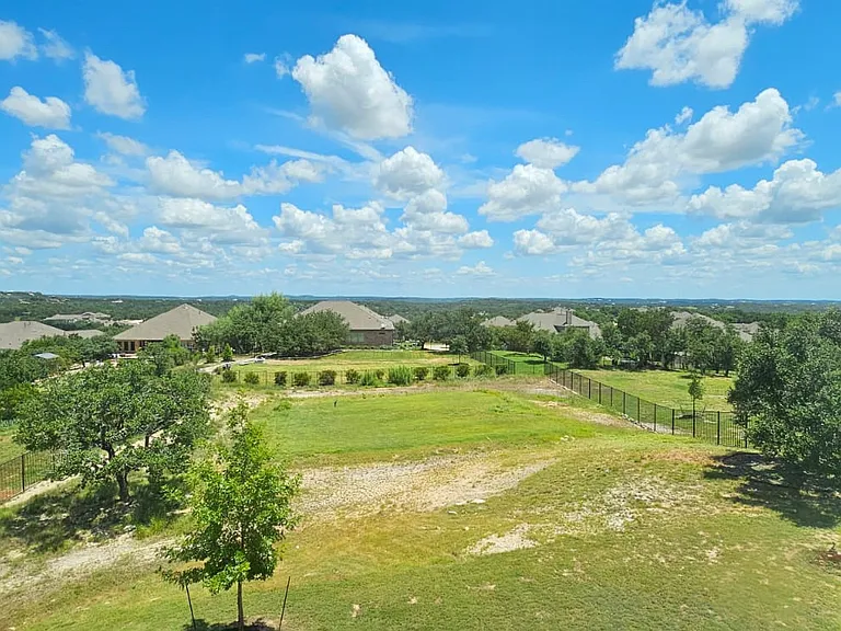 472 Cortaro Dr — Photo 2