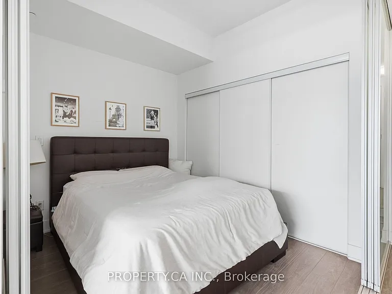 508 Wellington St W #809 — Photo 8