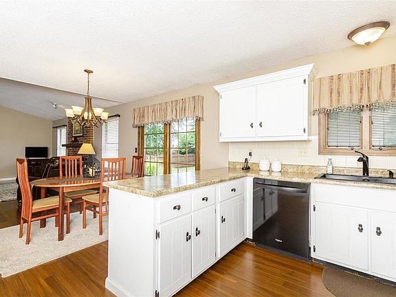 4th image of 919 Harbor Oaks Ct