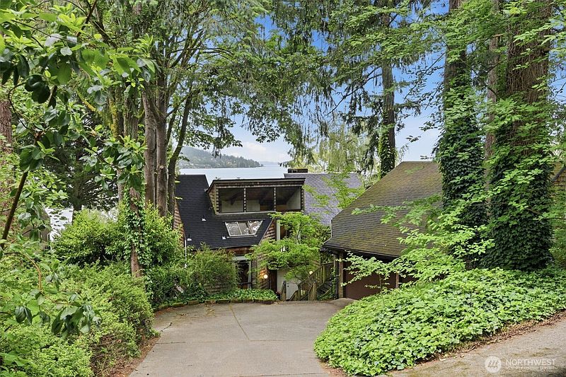 2nd image of 500 W Lake Sammamish Parkway NE
