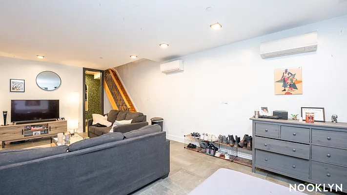 Rented by Nooklyn NYC LLC | media 29