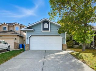 161 NW Douglasbank Way SE, Calgary, AB T2Z 1V7
