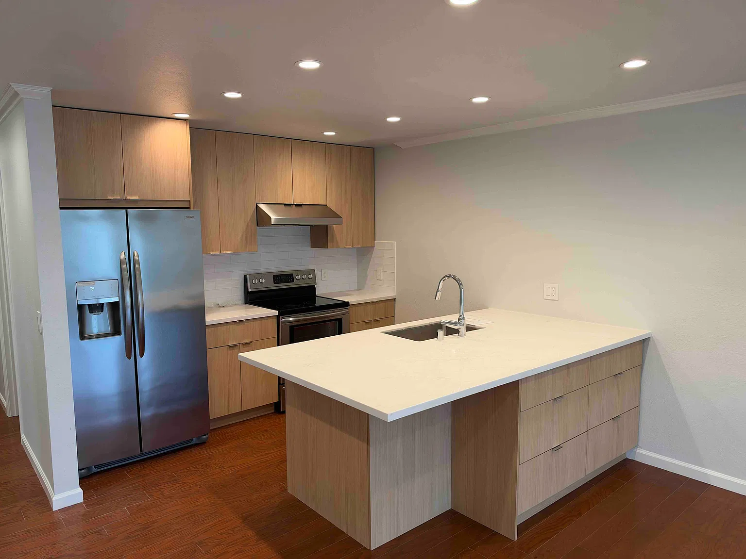 2 bed, 1050 sqft, $5,750 — Photo 1