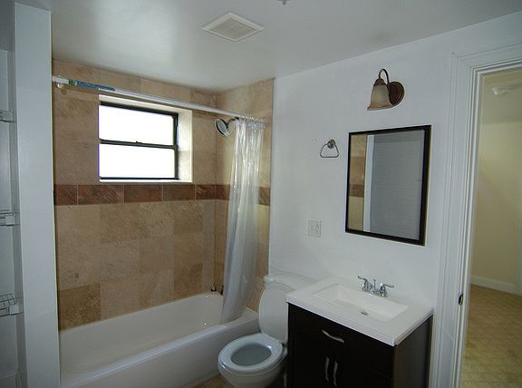 4th image of 7206 N Wolcott Ave #1C