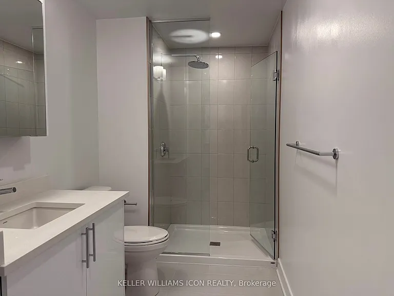 180 George St #2109 — Photo 8