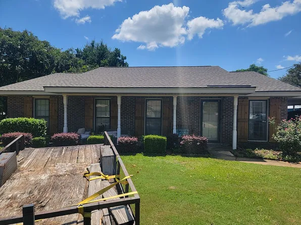 220 Teri Ln, Prattville, AL 36066