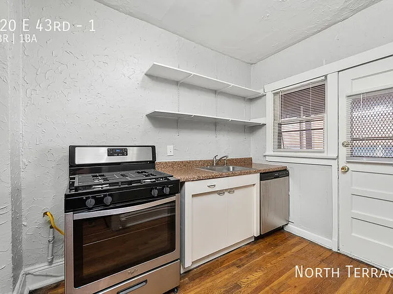 820 E 43rd St #1 — Photo 2