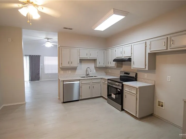 3409 Martin Ave — Photo 5