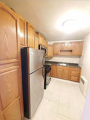 4th image of 465 E 7th St #26