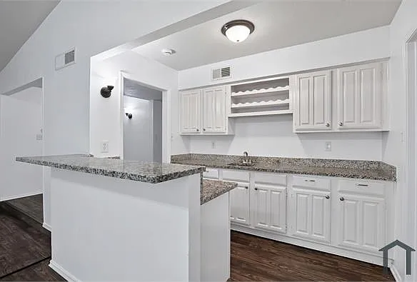 3104 Canterbury Ln — Photo 16