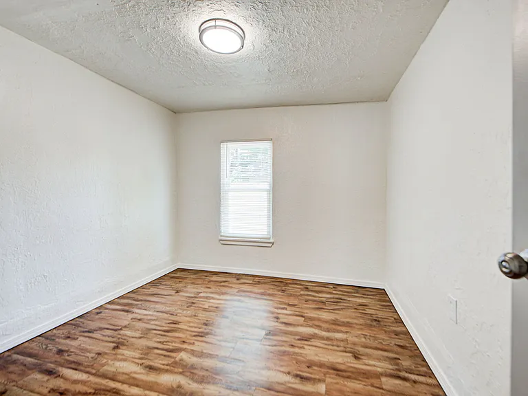 204 S Stewart Ave — Photo 14