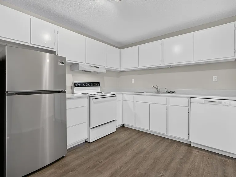 Hollow Hills Apartments — Photo 57