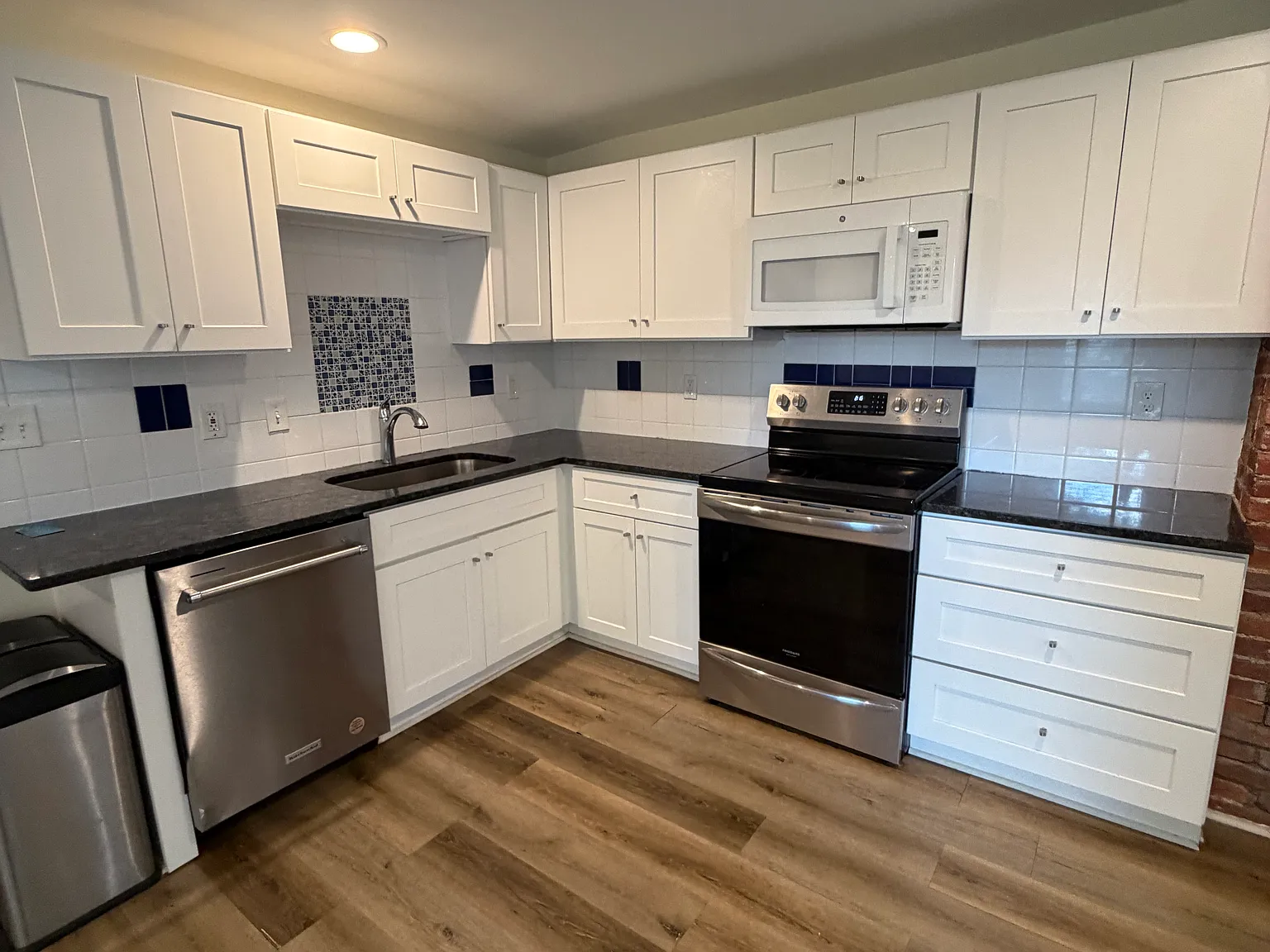2 bed, 1332 sqft, $2,395 — Photo 3