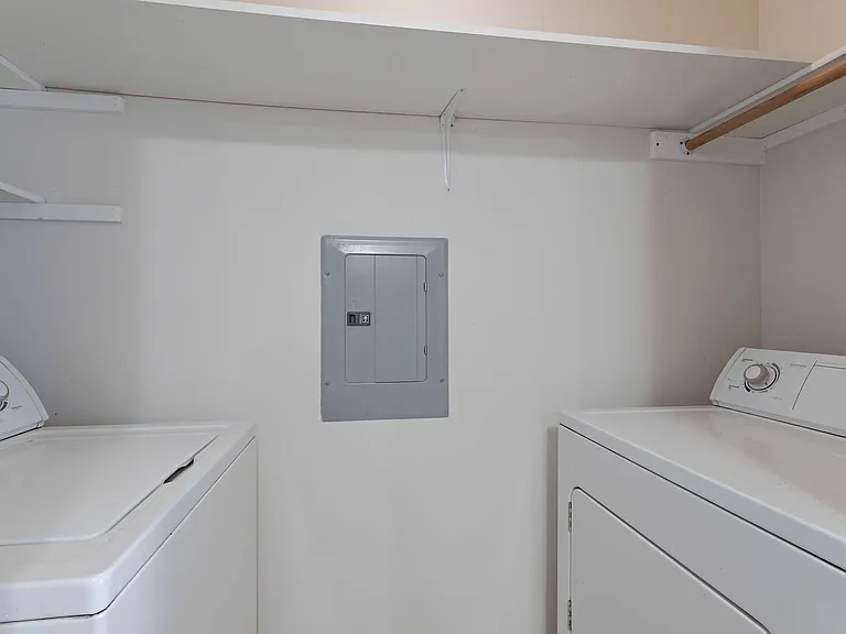 Park Ridge Apartments — Photo 40