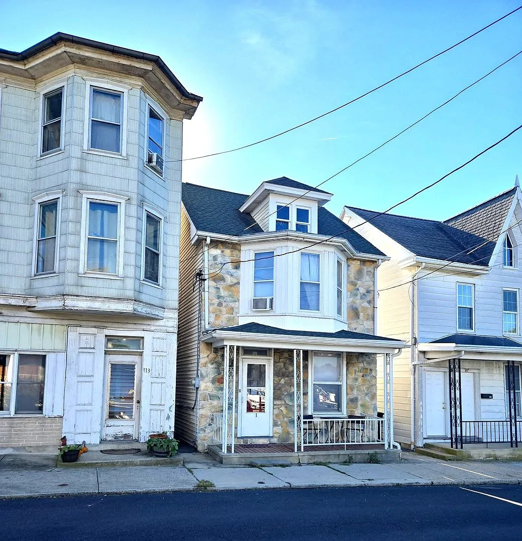 Building Photo - 115 S Potomac St