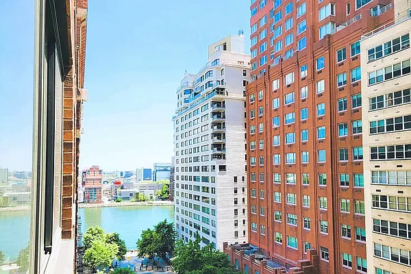 Rented by Corcoran | media 23