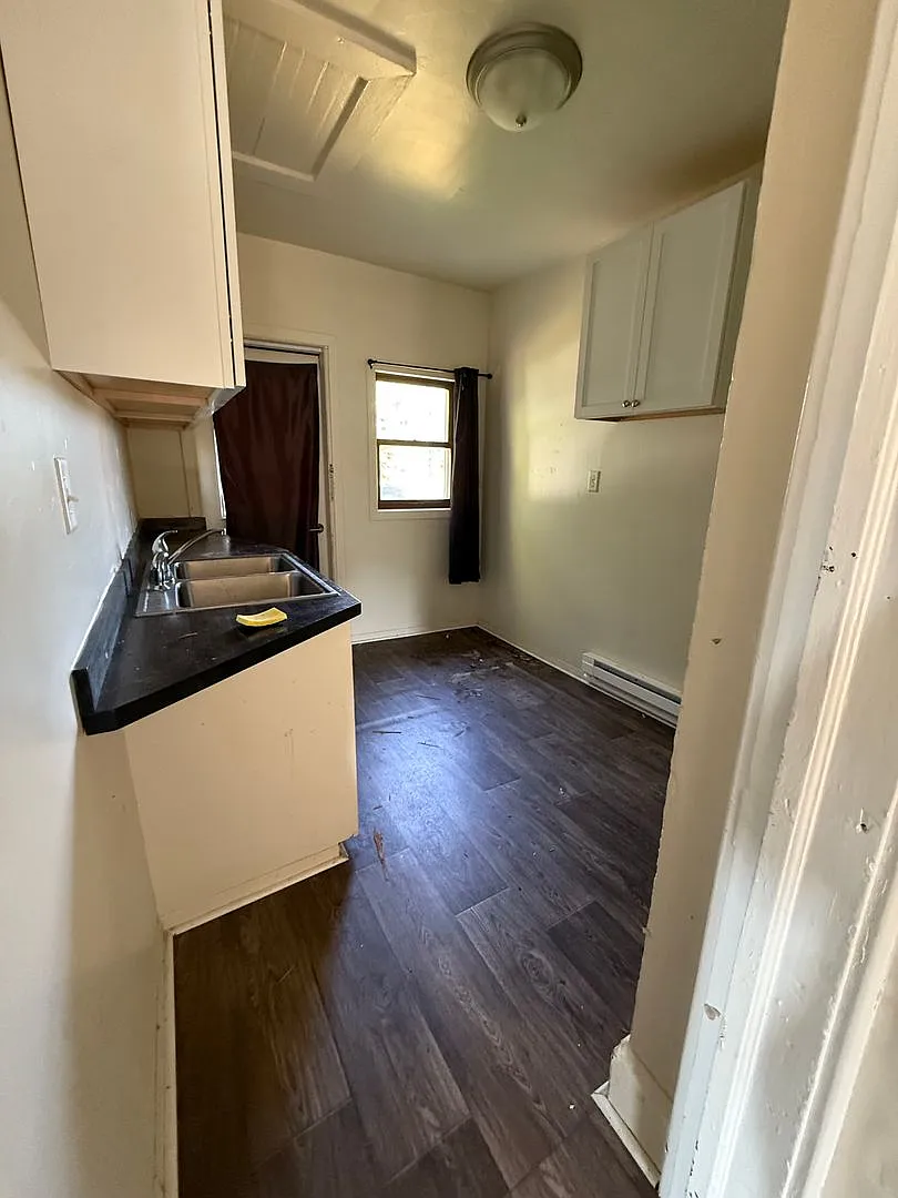 736 Hobart St — Photo 3
