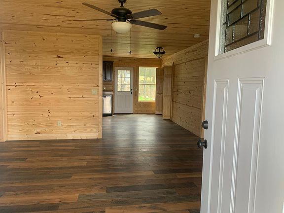 2nd image of 820 Walnut Grove Rd