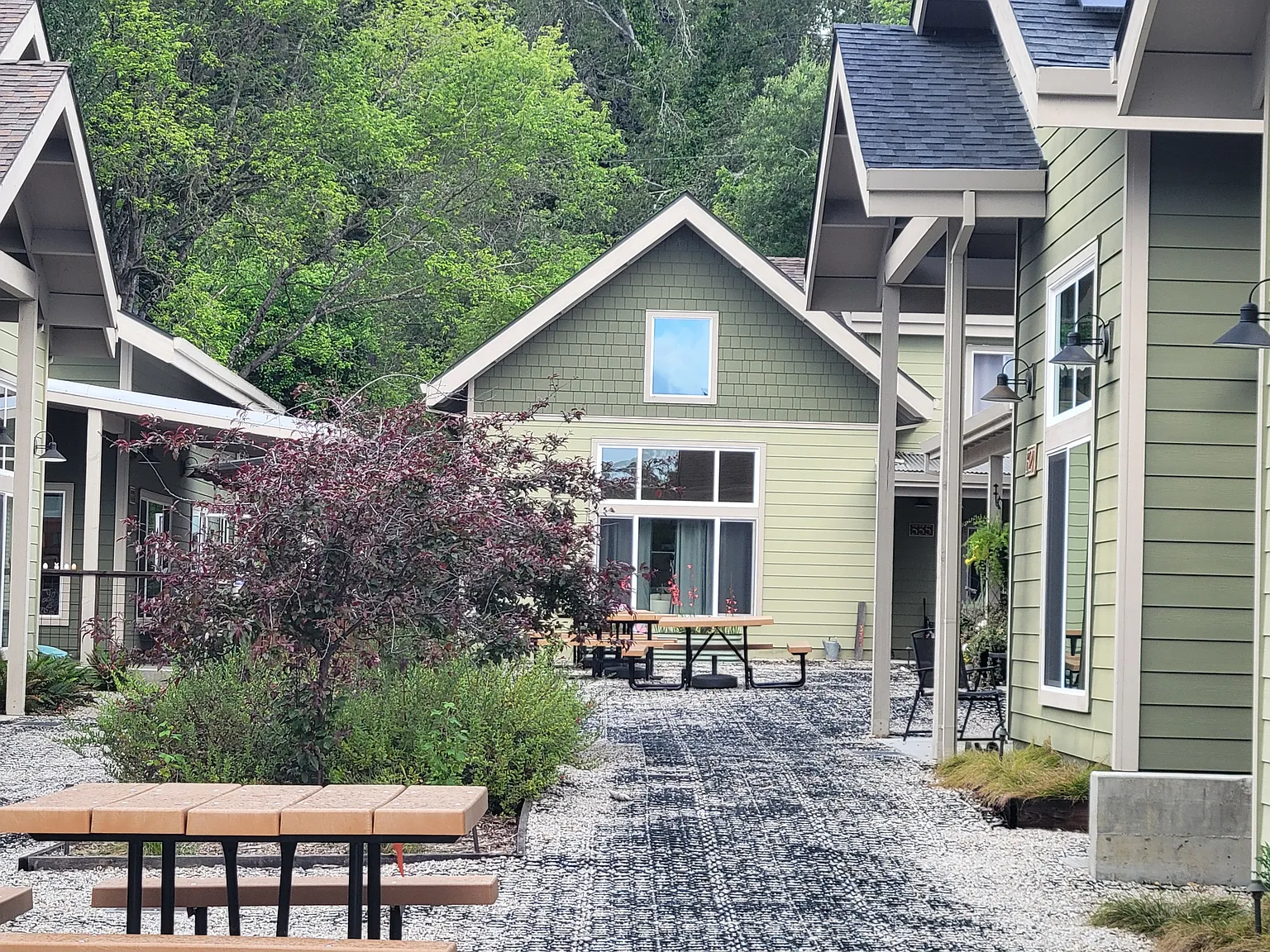 5 bed, 2500 sqft, $1,400 — Photo 1