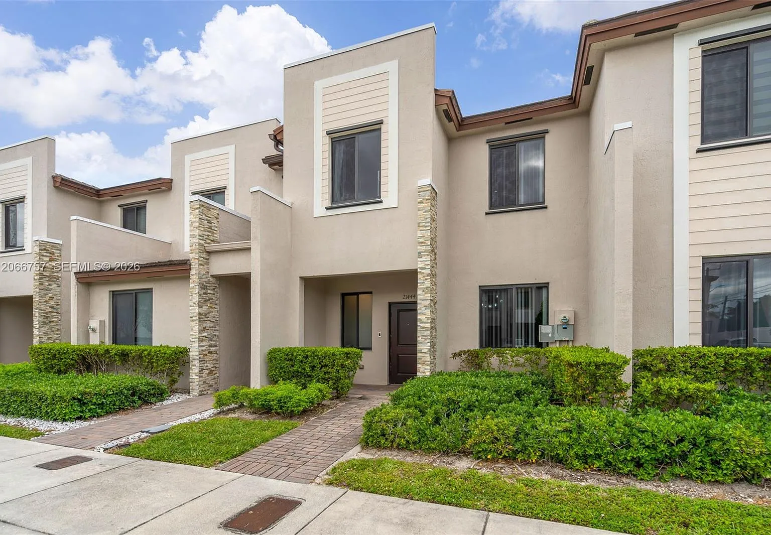 3 bed, 2.5 bath, 1485 sqft, $3,500 — Photo 1