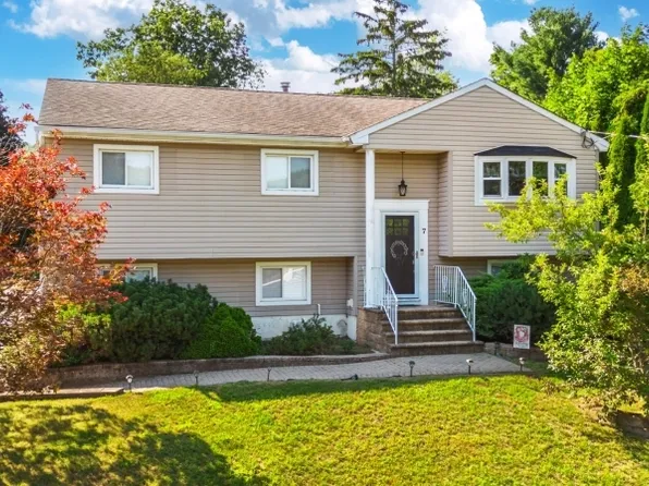7 Cumberland Rd, West Milford Twp., NJ 07480