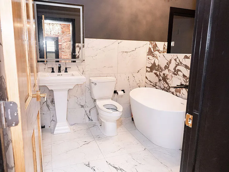 275 S Limestone St #140 — Photo 28